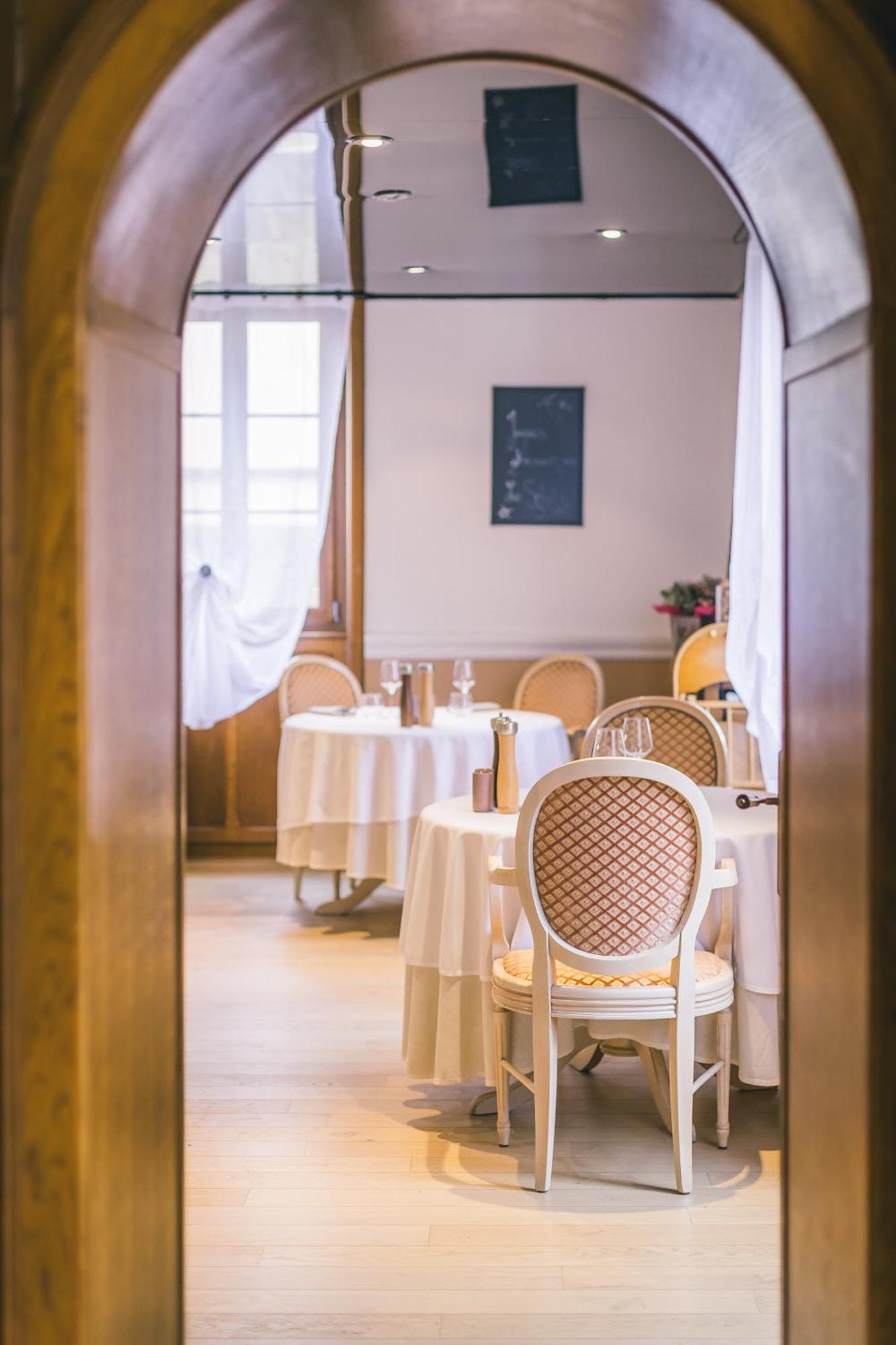 Logis Hotel & Restaurant Le Soleil D'Or Montigny-la-Resle Экстерьер фото